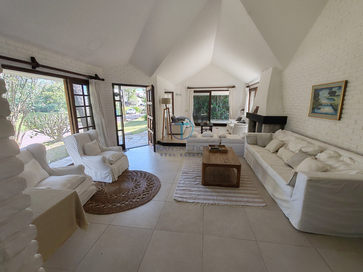 Casa ID.1352/Casa-en-El-Chorro-,-ALQUILER-y-VENTA - Casa en Punta del Este, Shopping