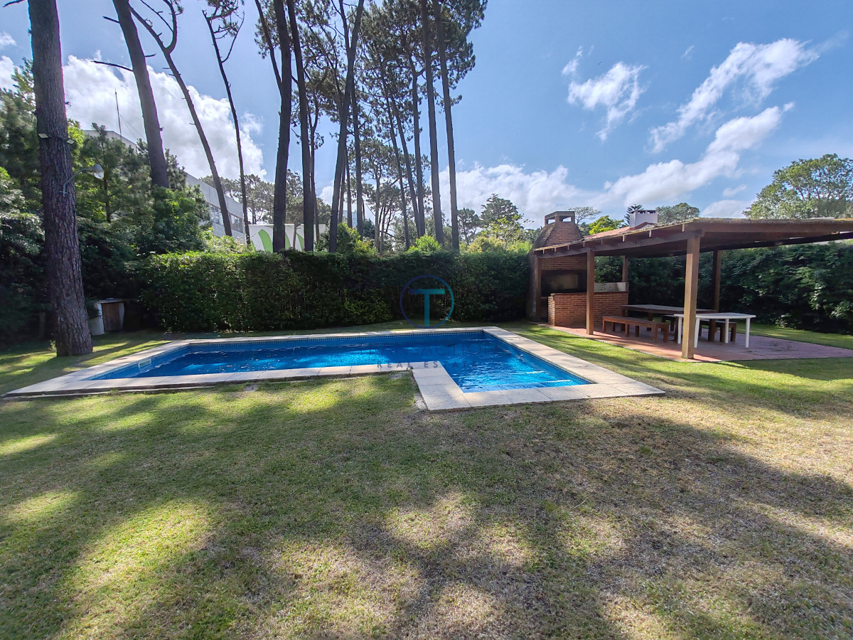 Casa ID.1352/Casa-en-El-Chorro-,-ALQUILER-y-VENTA - Casa en Punta del Este, Shopping