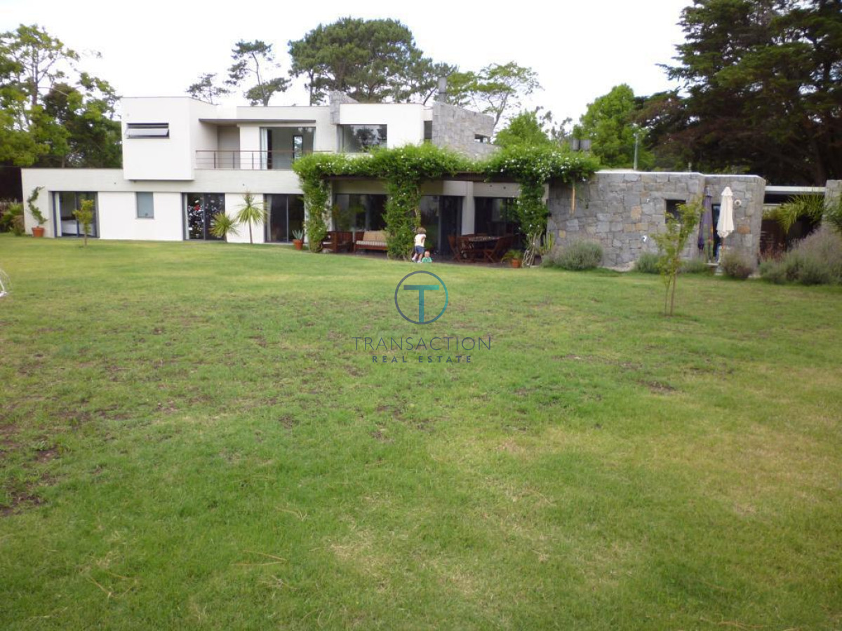 Casa ID.1079/Venta--casa-Jardines-de-cordoba- - Venta - Casa de 3 dormitorios, moderna, Marly- Punta del este
