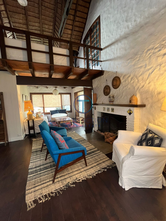 Casa ID.1070/Espectacula-Casa-en-Montoya - Casa en Venta con Piscina - Ubicada en La Barra, Punta del Este