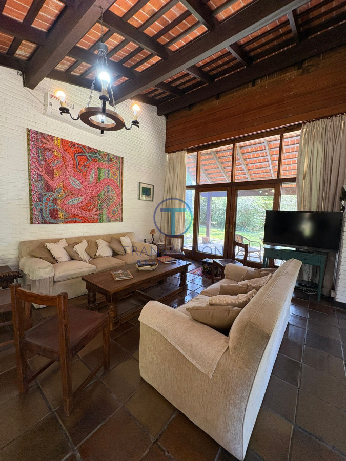 Casa ID.1556 - Vendo Casa en zona colegios