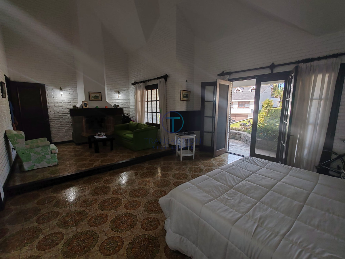 Casa ID.1389/Chacra-de-3-Hectáreas-a-La-Venta-en-La-Barra,-Punta-del-Este- - Gran casa a la venta ,Punta del Este, parada de la playa mansa