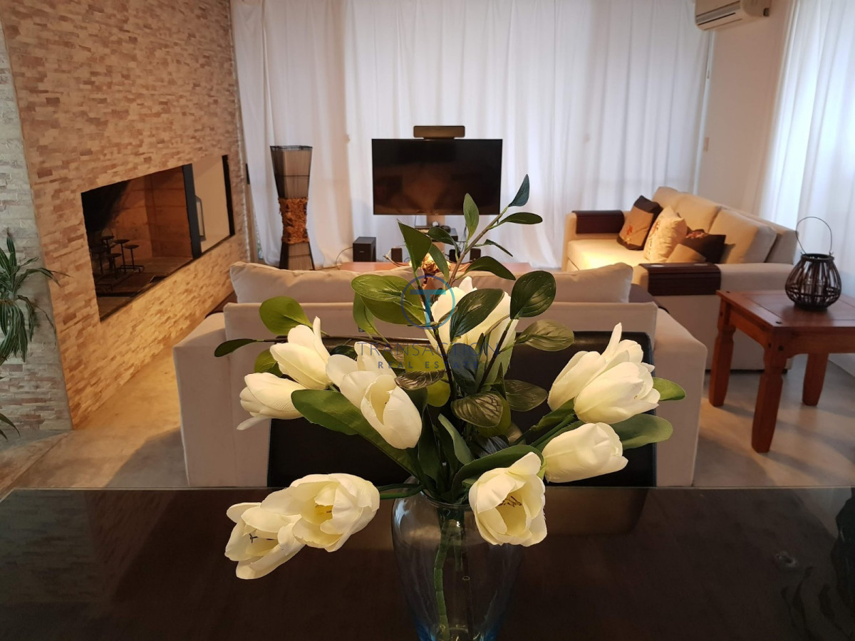 Casa ID.270 - Venta de Casa 3 dormitorios, Brava Punta del este
