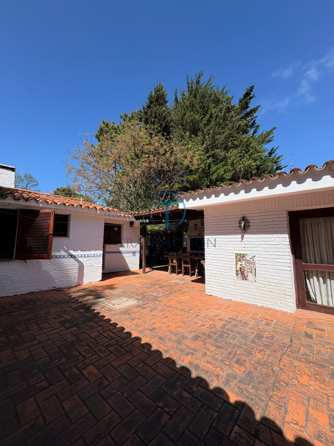 Casa ID.1556 - Vendo Casa en zona colegios
