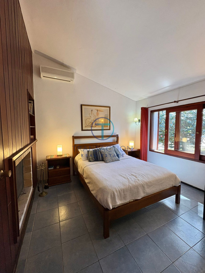 Casa ID.1556 - Vendo Casa en zona colegios