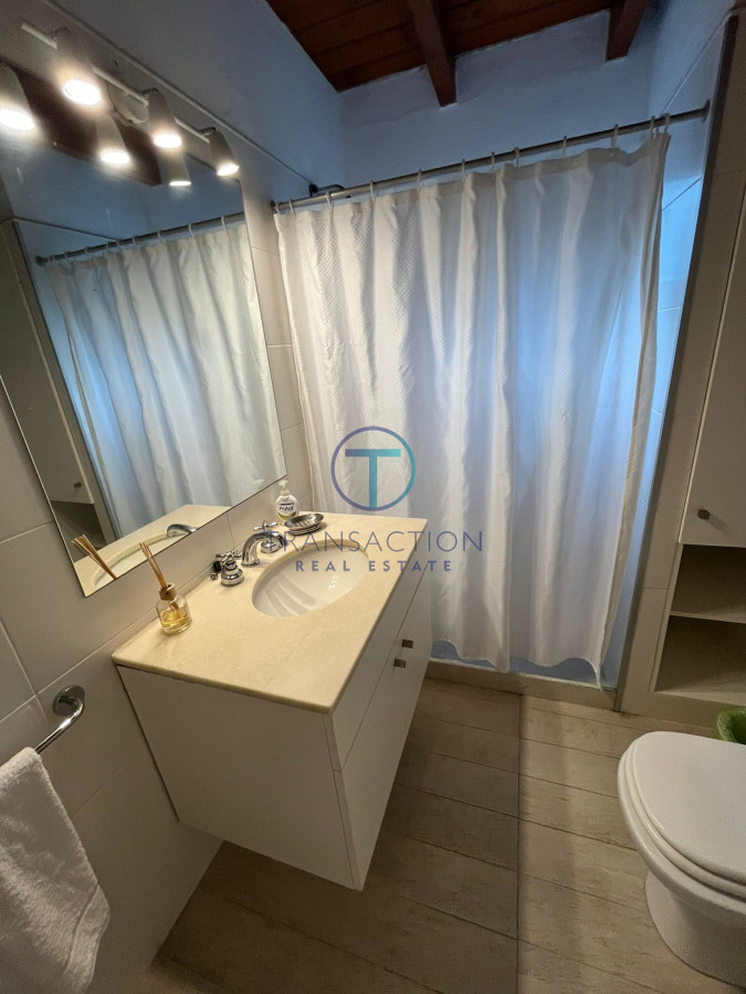 Casa ID.1070/Espectacula-Casa-en-Montoya - Casa en Venta con Piscina - Ubicada en La Barra, Punta del Este