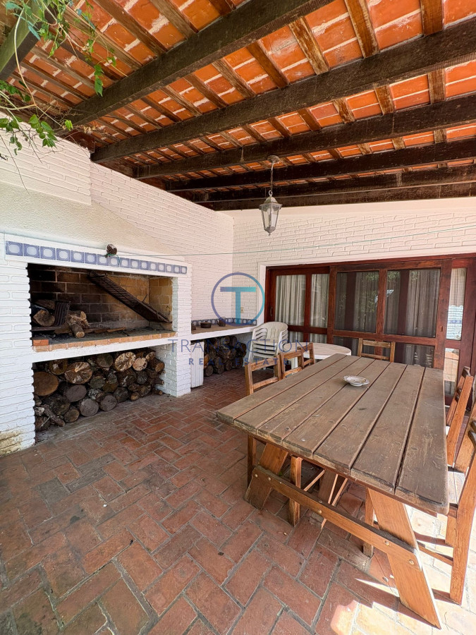 Casa ID.1556 - Vendo Casa en zona colegios