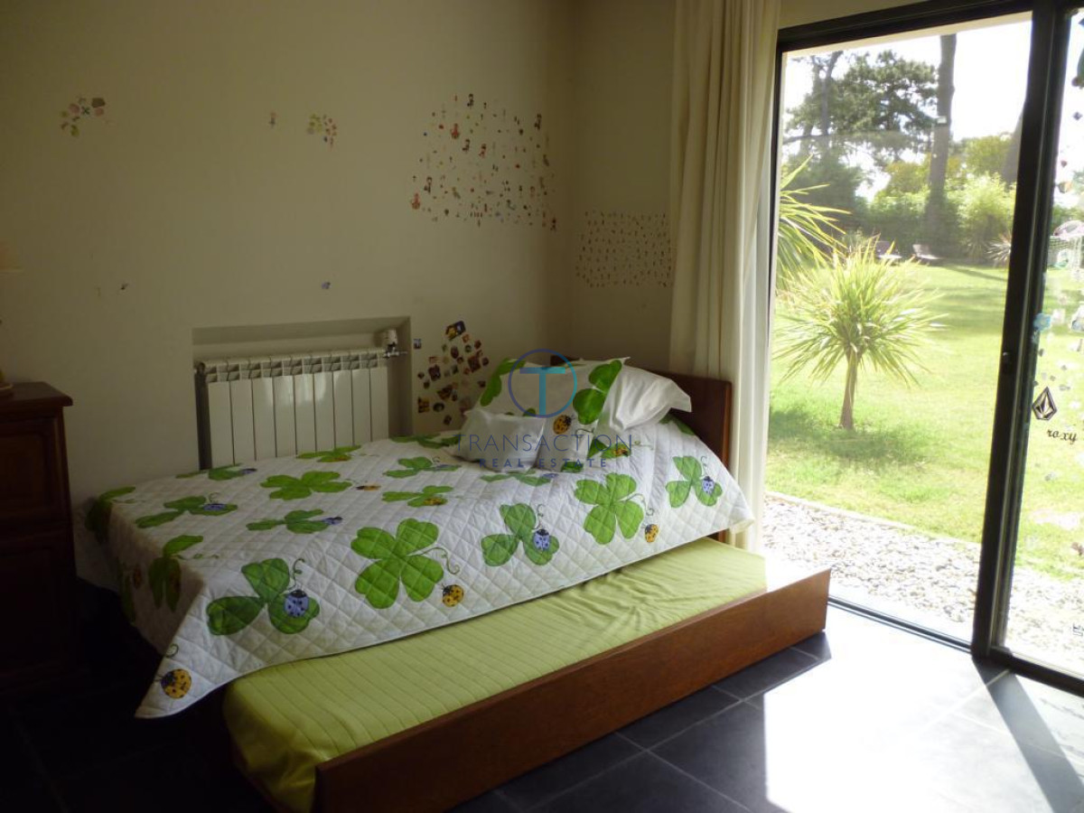 Casa ID.1079/-VENTA-CASA--Barrio-privado-La-Residence,-Punta-del-Este!- - Venta - Casa de 3 dormitorios, moderna, Marly- Punta del este