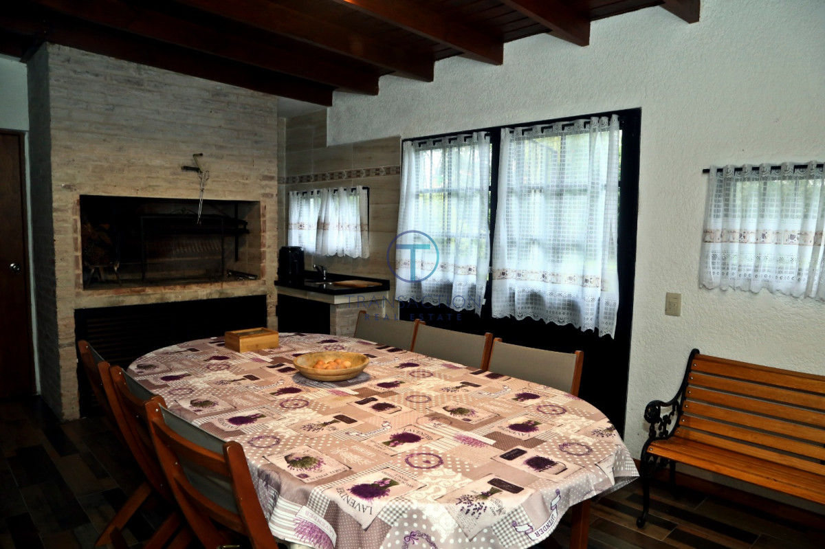 Casa ID.347/ - Venta -Casa en Pinares, Punta del este