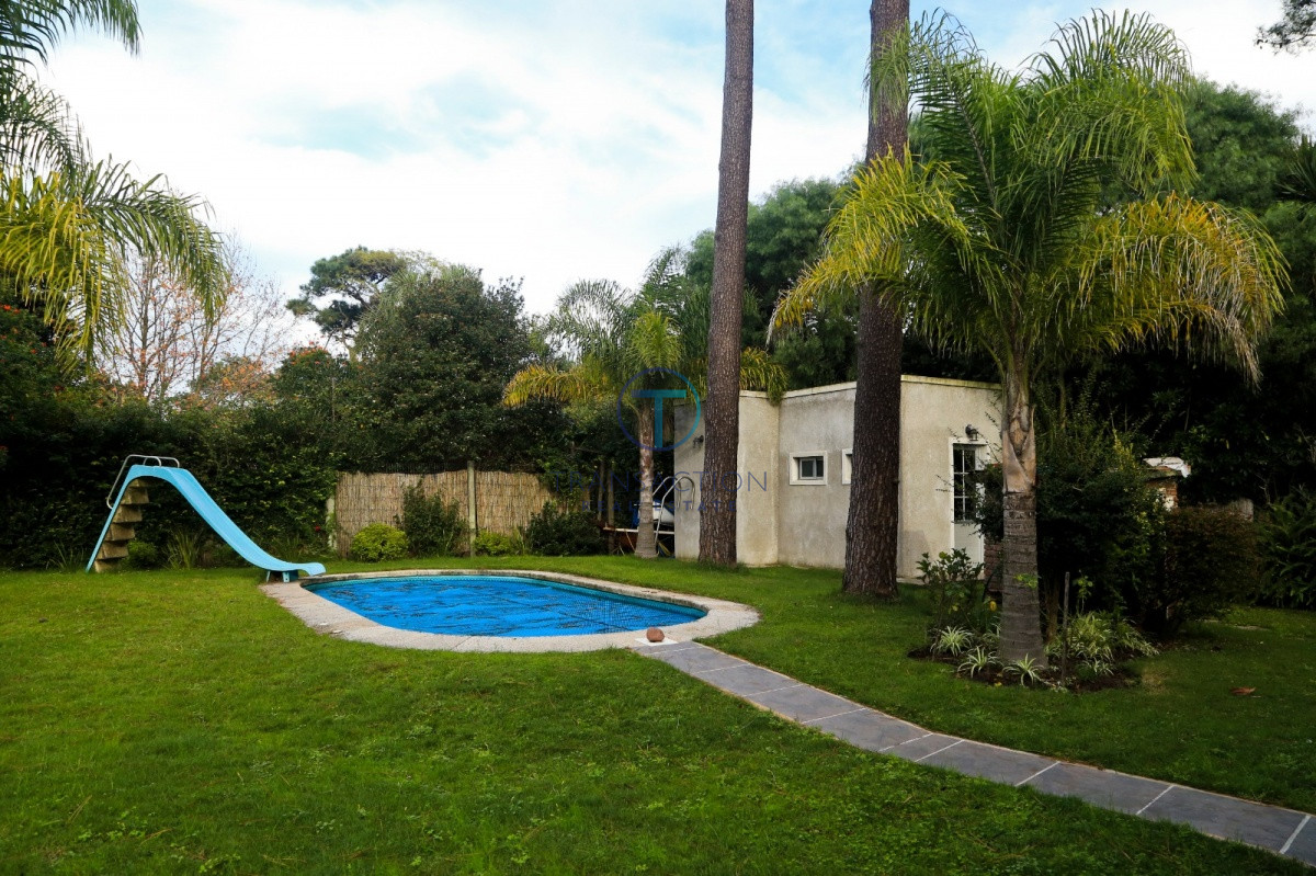 Casa ID.347/ - Venta -Casa en Pinares, Punta del este