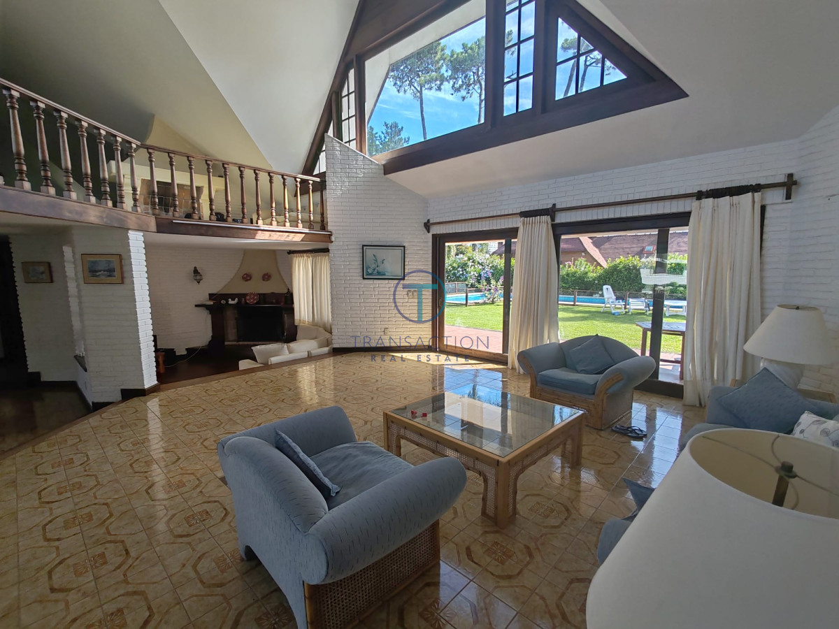 Casa ID.1389/Chacra-de-3-Hectáreas-a-La-Venta-en-La-Barra,-Punta-del-Este- - Gran casa a la venta ,Punta del Este, parada de la playa mansa