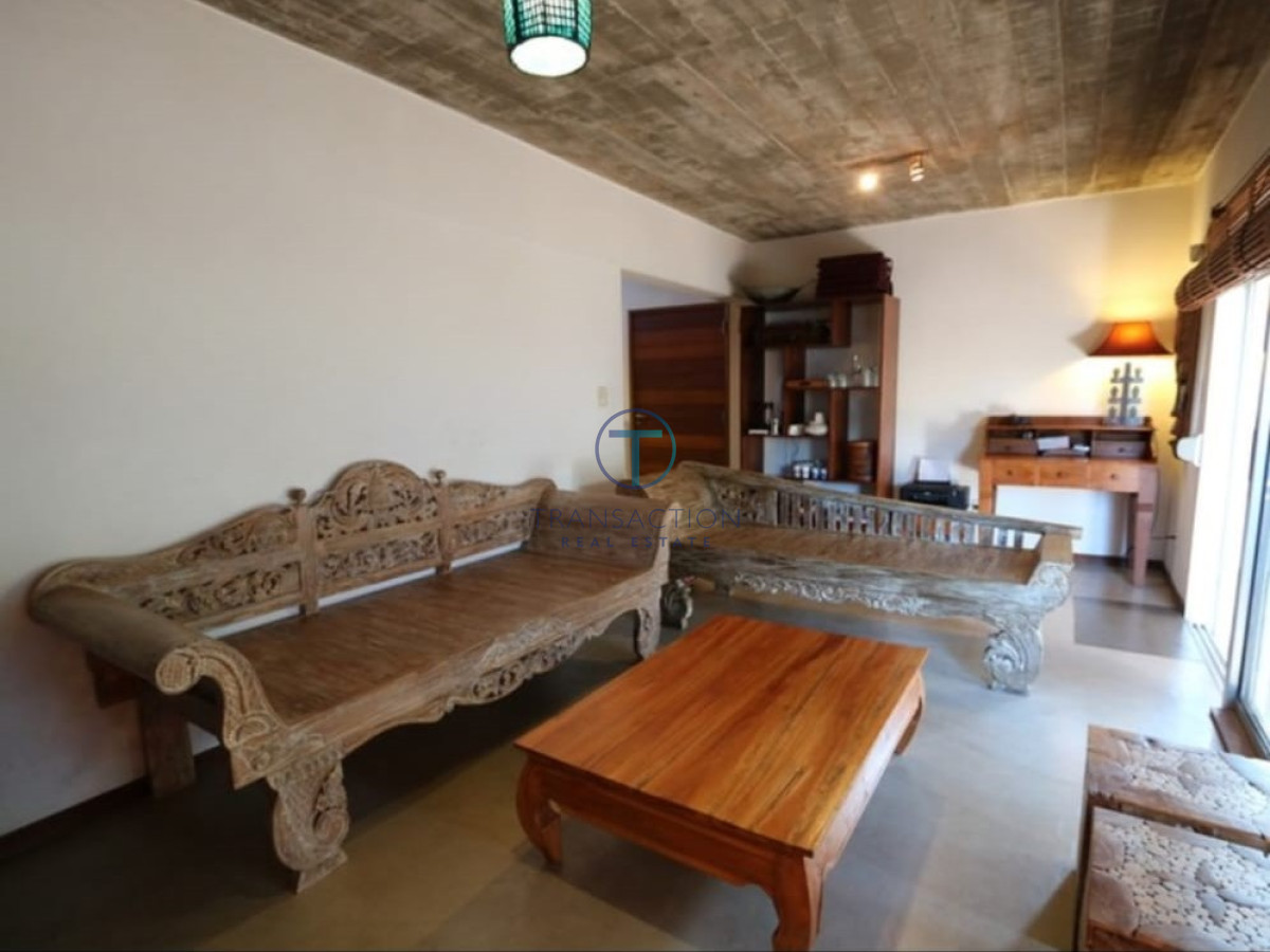 Casa ID.432/-Casa-de-4-Dormitorios-y-Piscina-a-una-Cuadra-del-Mar- - Espectacula Casa en Montoya