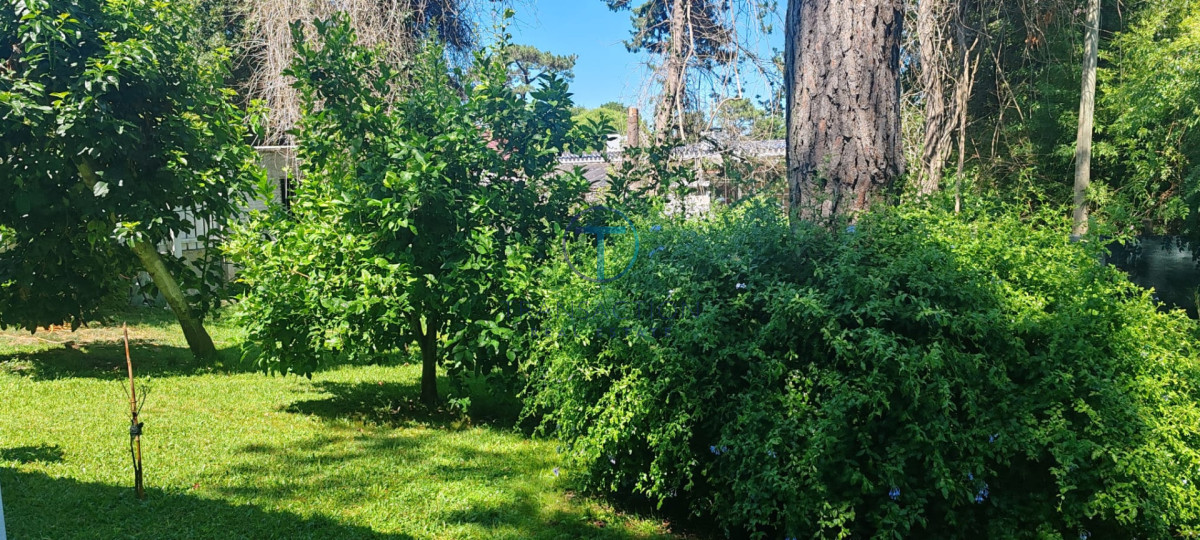 Casa ID.1603/Venta--Casa-de-3-dormitorios--Playa-Mansa - CASA EN VENTA, PARADA 12 DE LA MANSA 