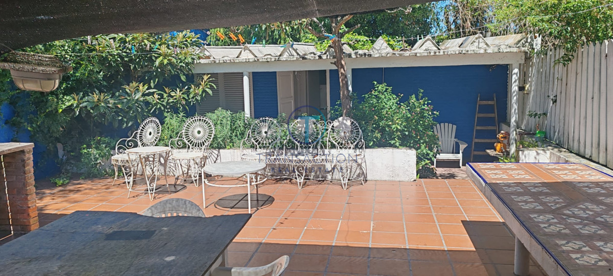 Casa ID.1603/Venta--Casa-de-3-dormitorios--Playa-Mansa - CASA EN VENTA, PARADA 12 DE LA MANSA 