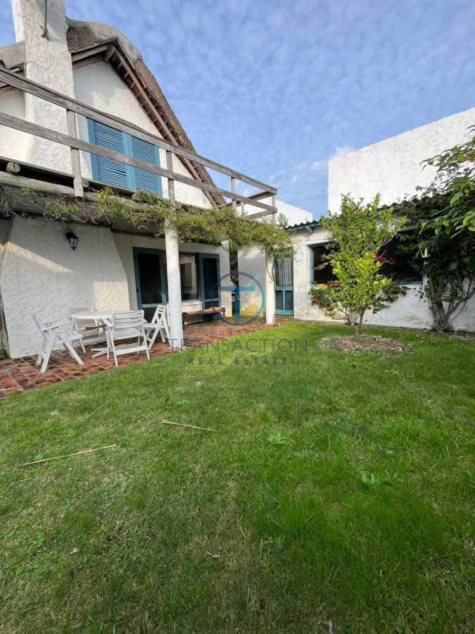 Casa ID.1070/Espectacula-Casa-en-Montoya - Casa en Venta con Piscina - Ubicada en La Barra, Punta del Este