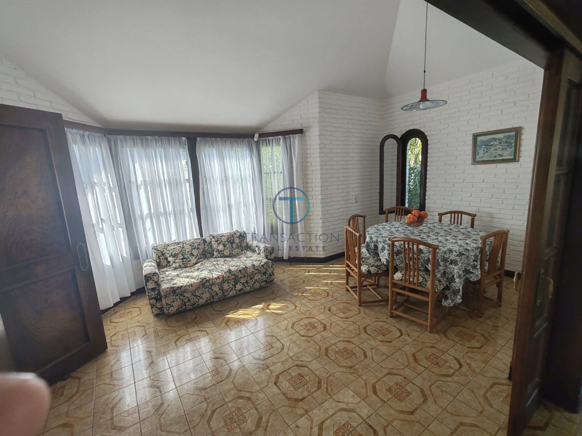 Casa ID.1389/Chacra-de-3-Hectáreas-a-La-Venta-en-La-Barra,-Punta-del-Este- - Gran casa a la venta ,Punta del Este, parada de la playa mansa