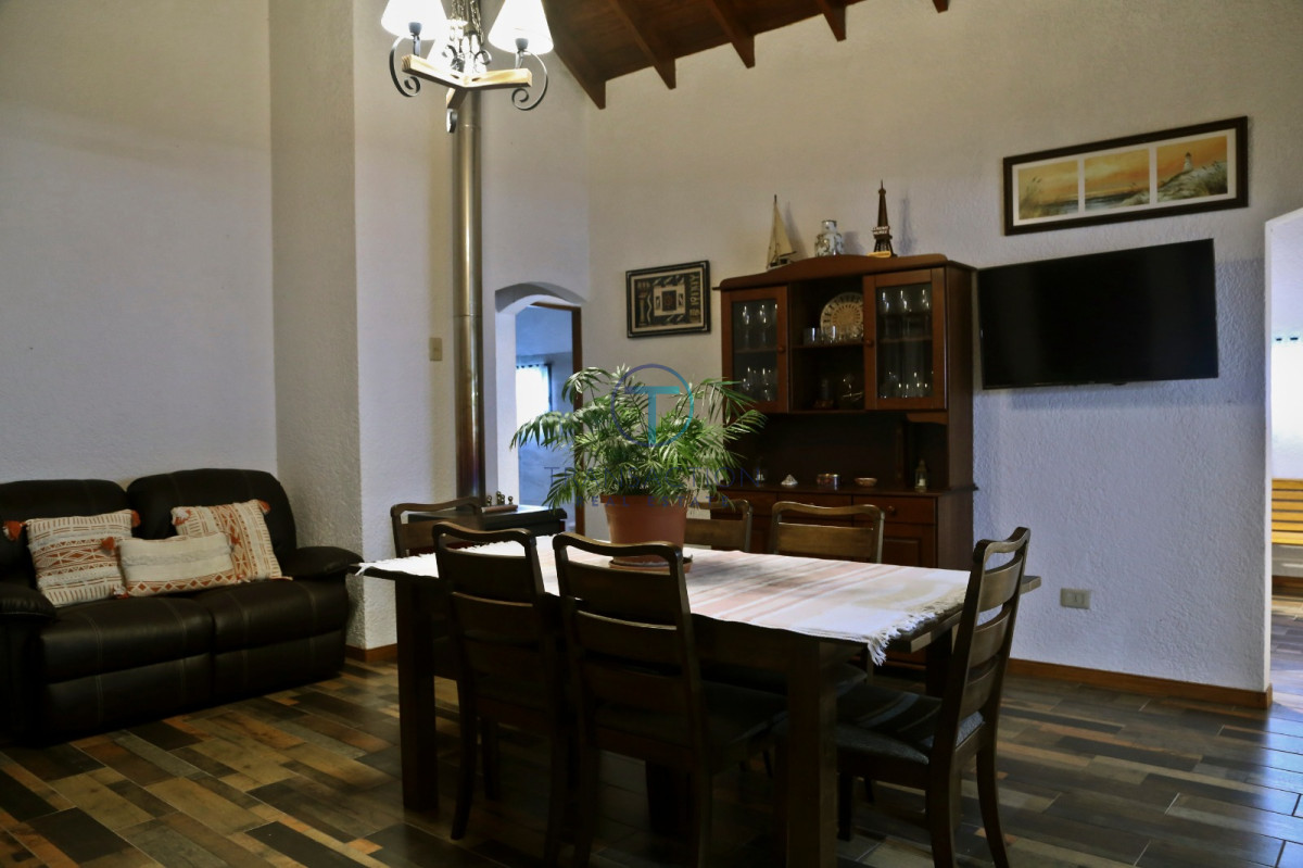 Casa ID.347/ - Venta -Casa en Pinares, Punta del este