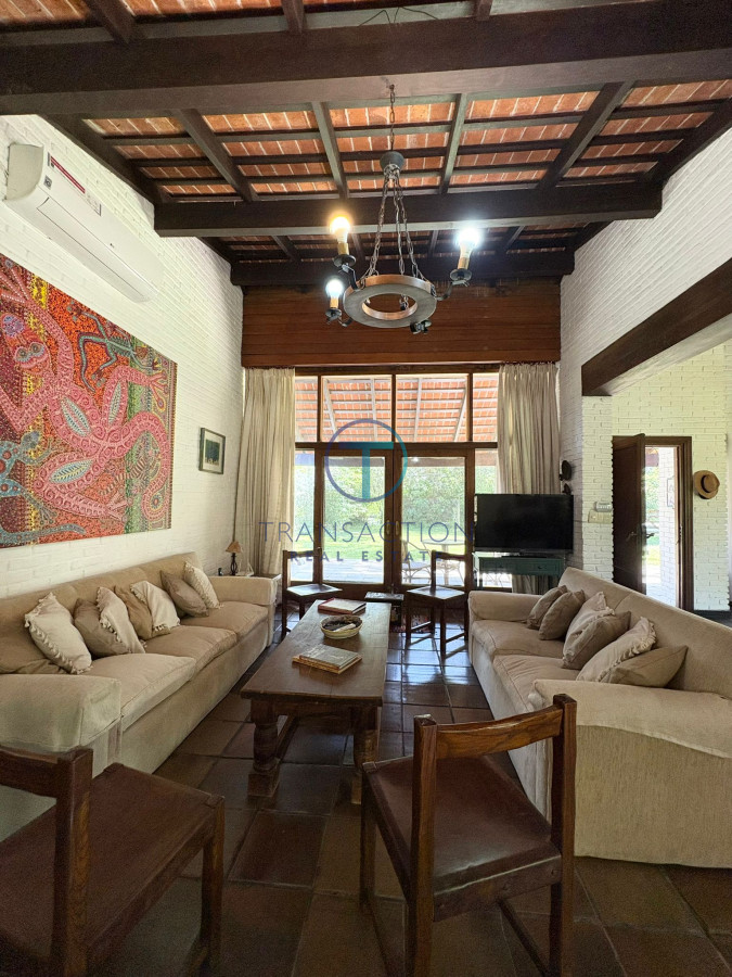 Casa ID.1556 - Vendo Casa en zona colegios