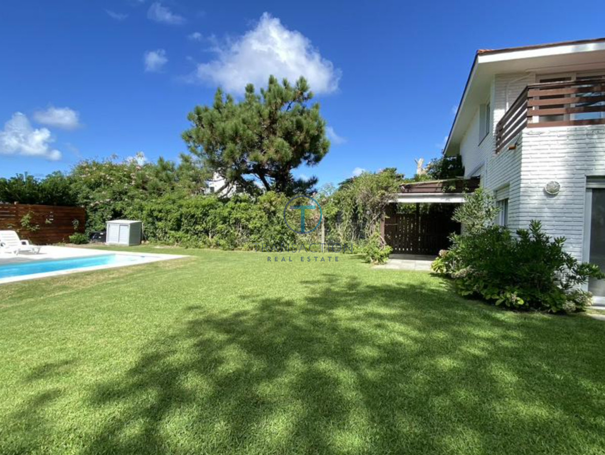 Casa ID.1440/Venta-3-dormitorios,,Casa-Pueblo-Mio-,-Manantiales - Casa de dos Plantas a la Venta en Rincón del Indio, Punta del Este