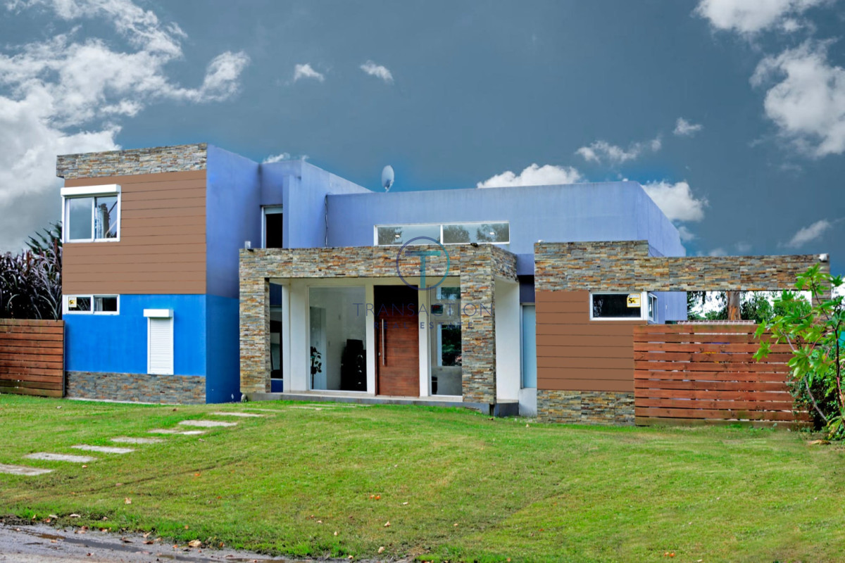 Casa ID.1692/Casa-a-la-Venta-en-Balneario-Buenos-Aires - Casa en venta en Marly - 3 dormitorios
