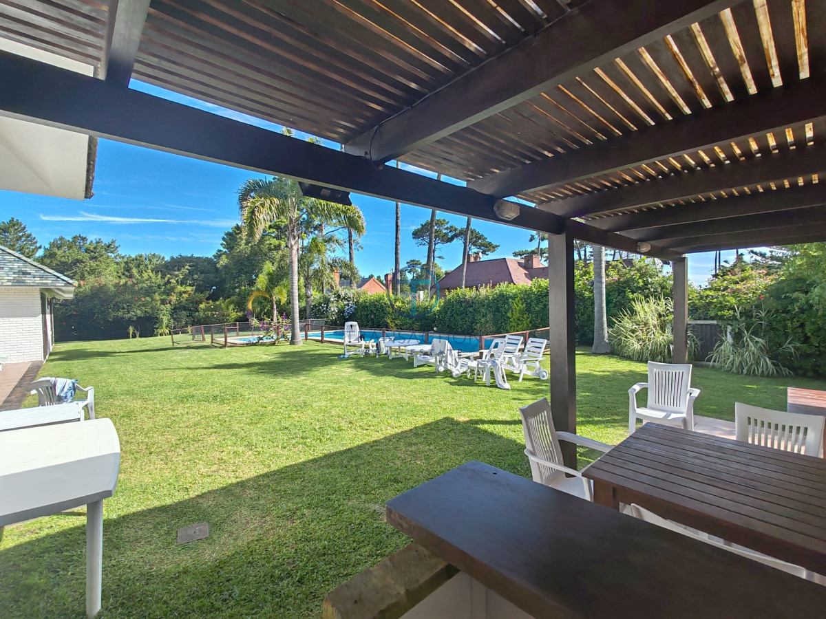 Casa ID.1389/Chacra-de-3-Hectáreas-a-La-Venta-en-La-Barra,-Punta-del-Este- - Gran casa a la venta ,Punta del Este, parada de la playa mansa