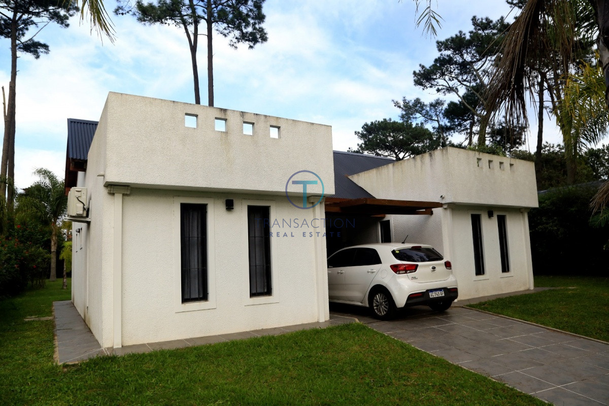 Casa ID.347/ - Venta -Casa en Pinares, Punta del este