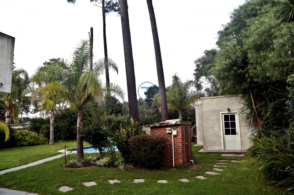 Casa ID.347/ - Venta -Casa en Pinares, Punta del este