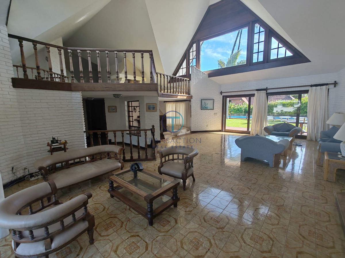 Casa ID.1389/Chacra-de-3-Hectáreas-a-La-Venta-en-La-Barra,-Punta-del-Este- - Gran casa a la venta ,Punta del Este, parada de la playa mansa