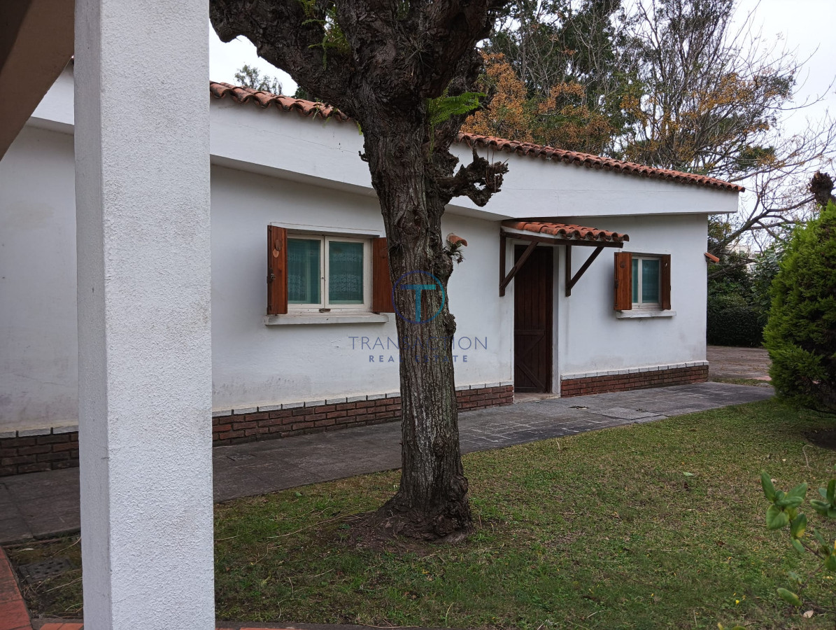 Casa ID.1485/Alquiler-temporario,-casa-4-dormitorios - Casa en Punta del Este, 