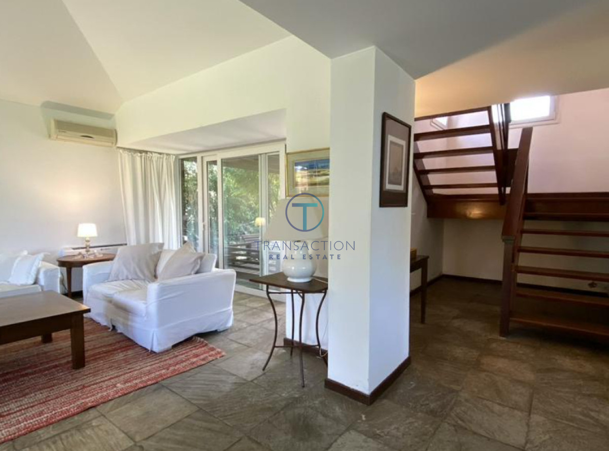 Casa ID.1440/Venta-3-dormitorios,,Casa-Pueblo-Mio-,-Manantiales - Casa de dos Plantas a la Venta en Rincón del Indio, Punta del Este