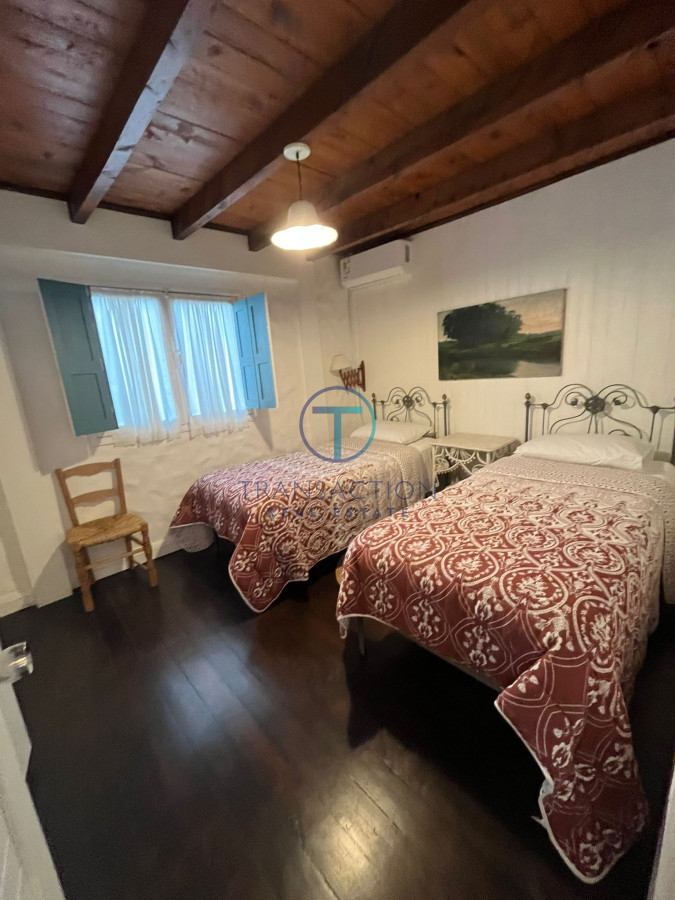 Casa ID.1070/Espectacula-Casa-en-Montoya - Casa en Venta con Piscina - Ubicada en La Barra, Punta del Este