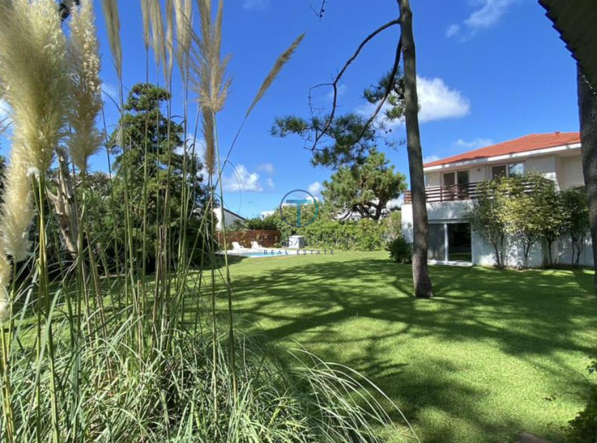 Casa ID.1440/Venta-3-dormitorios,,Casa-Pueblo-Mio-,-Manantiales - Casa de dos Plantas a la Venta en Rincón del Indio, Punta del Este