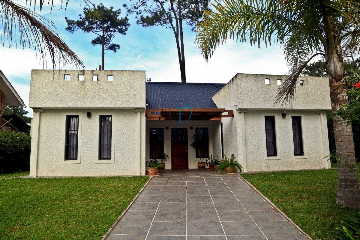 Casa ID.347/ - Venta -Casa en Pinares, Punta del este