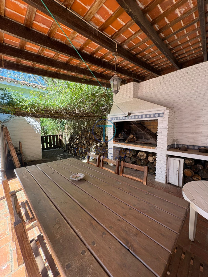 Casa ID.1556 - Vendo Casa en zona colegios