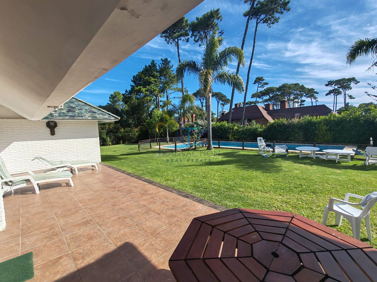 Casa ID.1389/Chacra-de-3-Hectáreas-a-La-Venta-en-La-Barra,-Punta-del-Este- - Gran casa a la venta ,Punta del Este, parada de la playa mansa