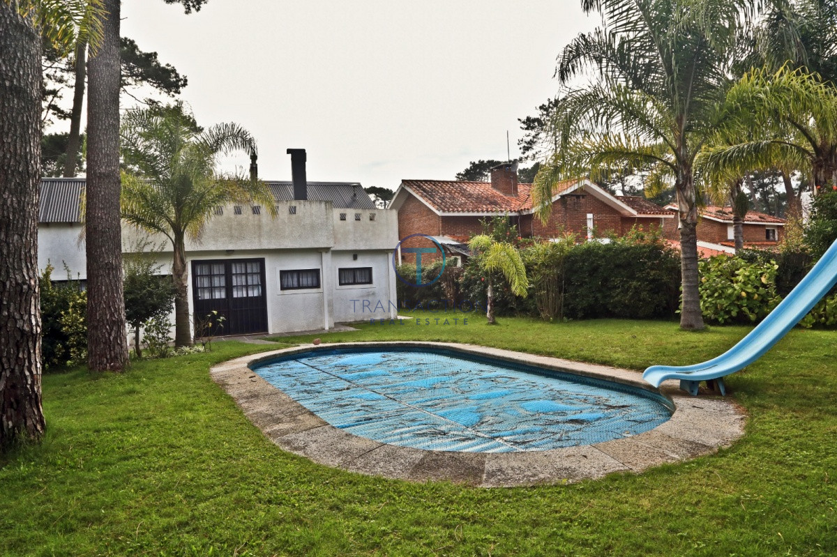 Casa ID.347/ - Venta -Casa en Pinares, Punta del este