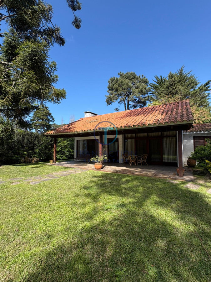 Casa ID.1556 - Vendo Casa en zona colegios