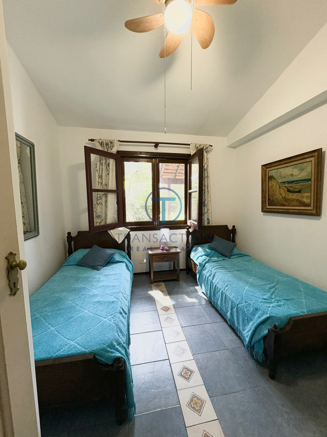 Casa ID.1556 - Vendo Casa en zona colegios