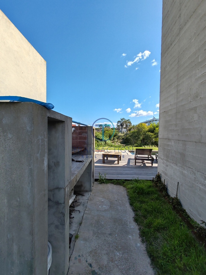 Casa ID.376/CASA-EN-VENTA-Y-ALQUILER- - Casa en Manantiales, Punta Piedras