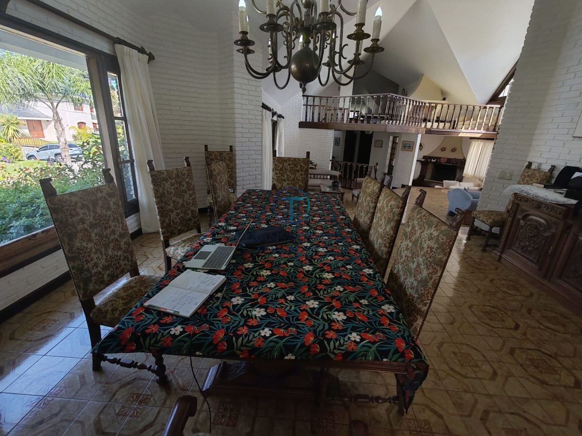 Casa ID.1389/Chacra-de-3-Hectáreas-a-La-Venta-en-La-Barra,-Punta-del-Este- - Gran casa a la venta ,Punta del Este, parada de la playa mansa