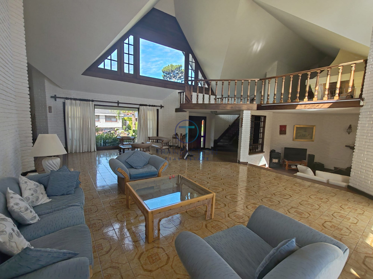 Casa ID.1389/Chacra-de-3-Hectáreas-a-La-Venta-en-La-Barra,-Punta-del-Este- - Gran casa a la venta ,Punta del Este, parada de la playa mansa
