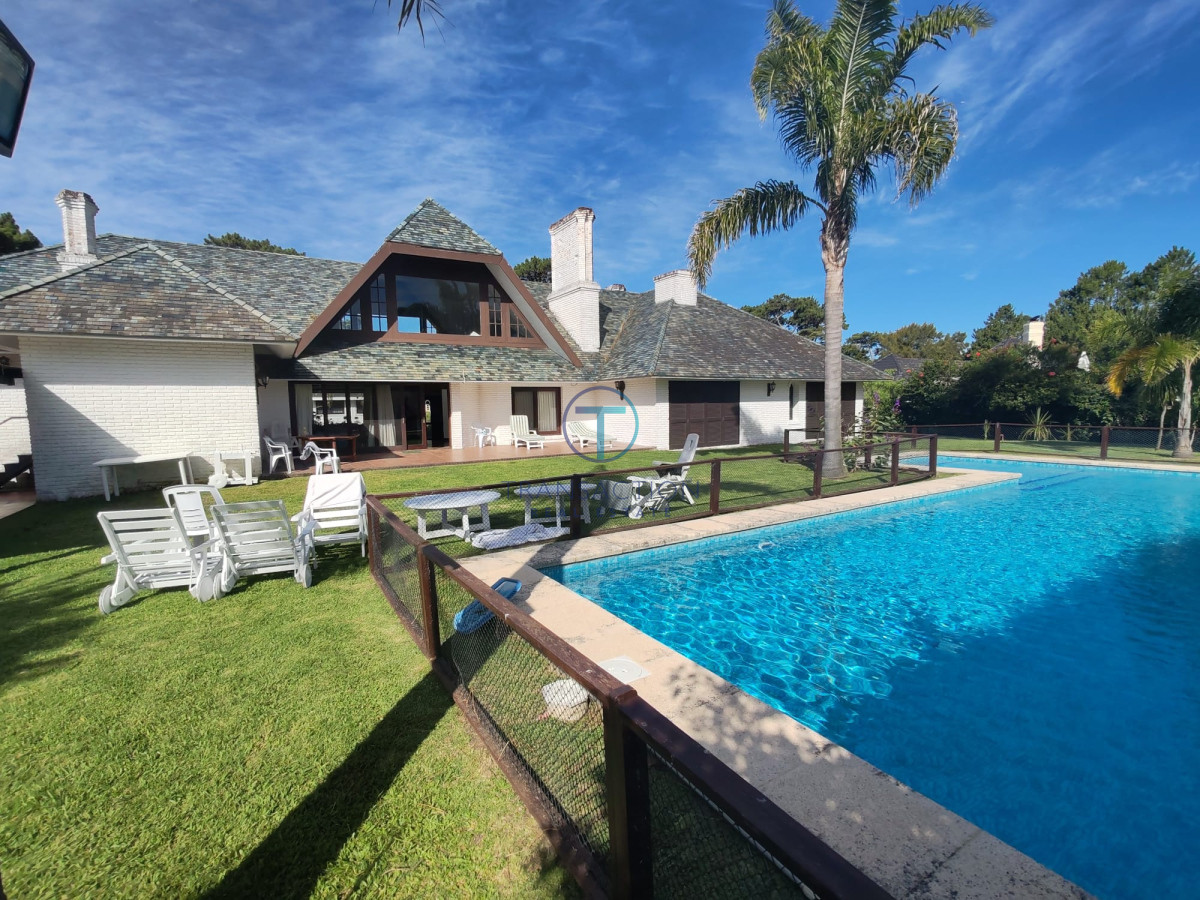 Casa ID.1389/Chacra-de-3-Hectáreas-a-La-Venta-en-La-Barra,-Punta-del-Este- - Gran casa a la venta ,Punta del Este, parada de la playa mansa