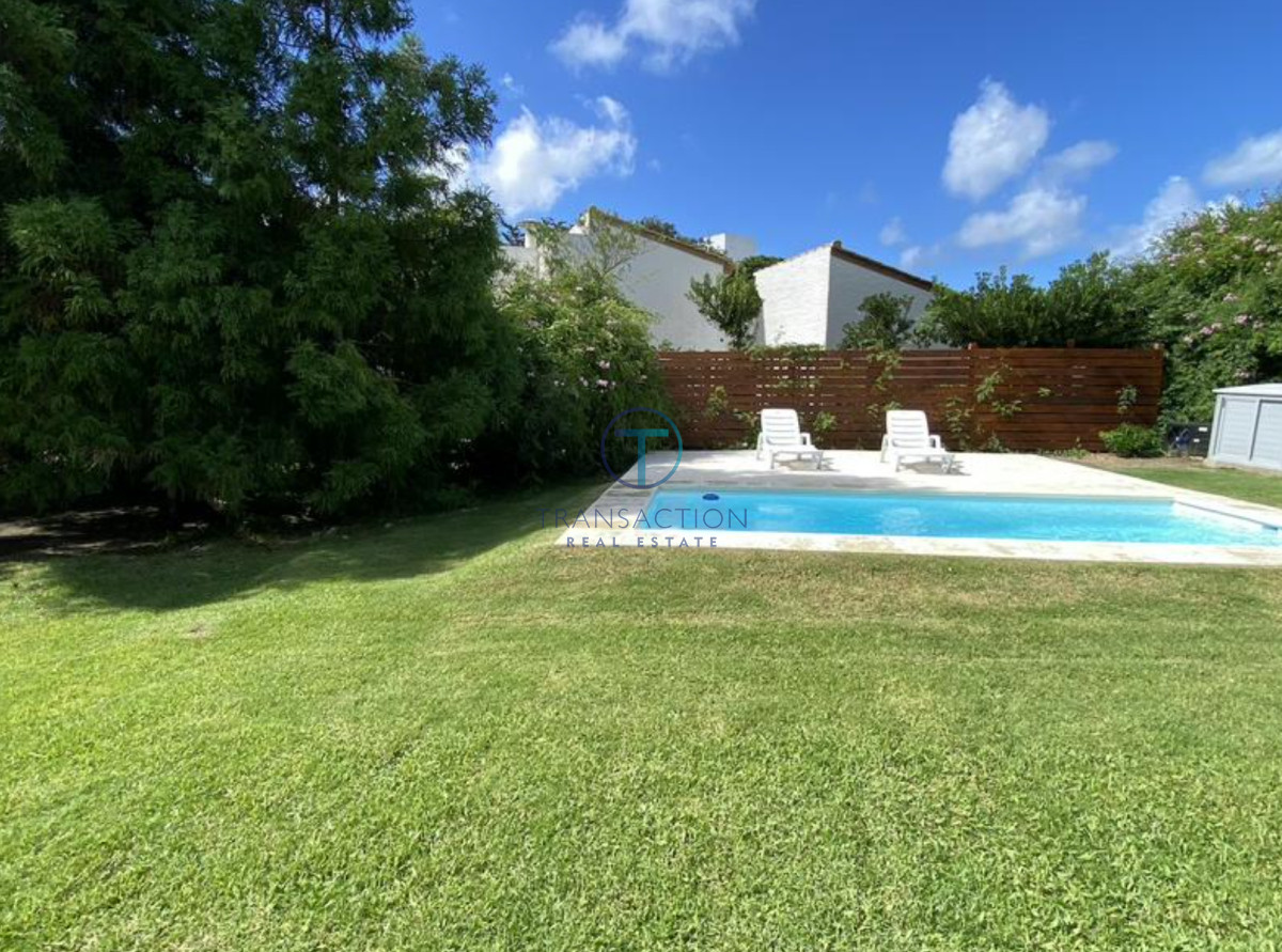 Casa ID.1440/Venta-3-dormitorios,,Casa-Pueblo-Mio-,-Manantiales - Casa de dos Plantas a la Venta en Rincón del Indio, Punta del Este
