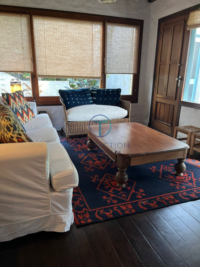 Casa ID.1070/Espectacula-Casa-en-Montoya - Casa en Venta con Piscina - Ubicada en La Barra, Punta del Este