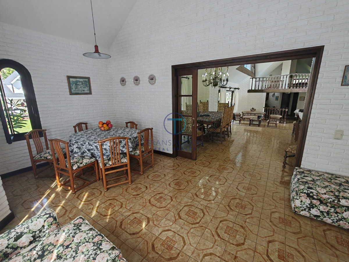 Casa ID.1389/Chacra-de-3-Hectáreas-a-La-Venta-en-La-Barra,-Punta-del-Este- - Gran casa a la venta ,Punta del Este, parada de la playa mansa
