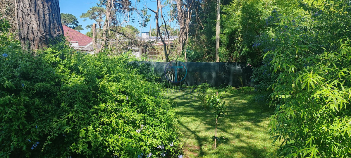 Casa ID.1603/Venta--Casa-de-3-dormitorios--Playa-Mansa - CASA EN VENTA, PARADA 12 DE LA MANSA 