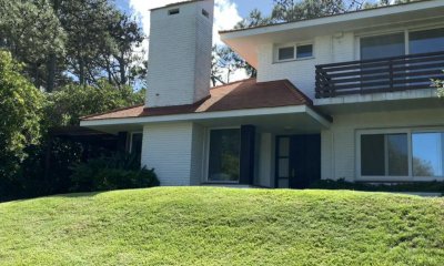 Casa de dos Plantas a la Venta en Rincón del Indio, Punta del Este