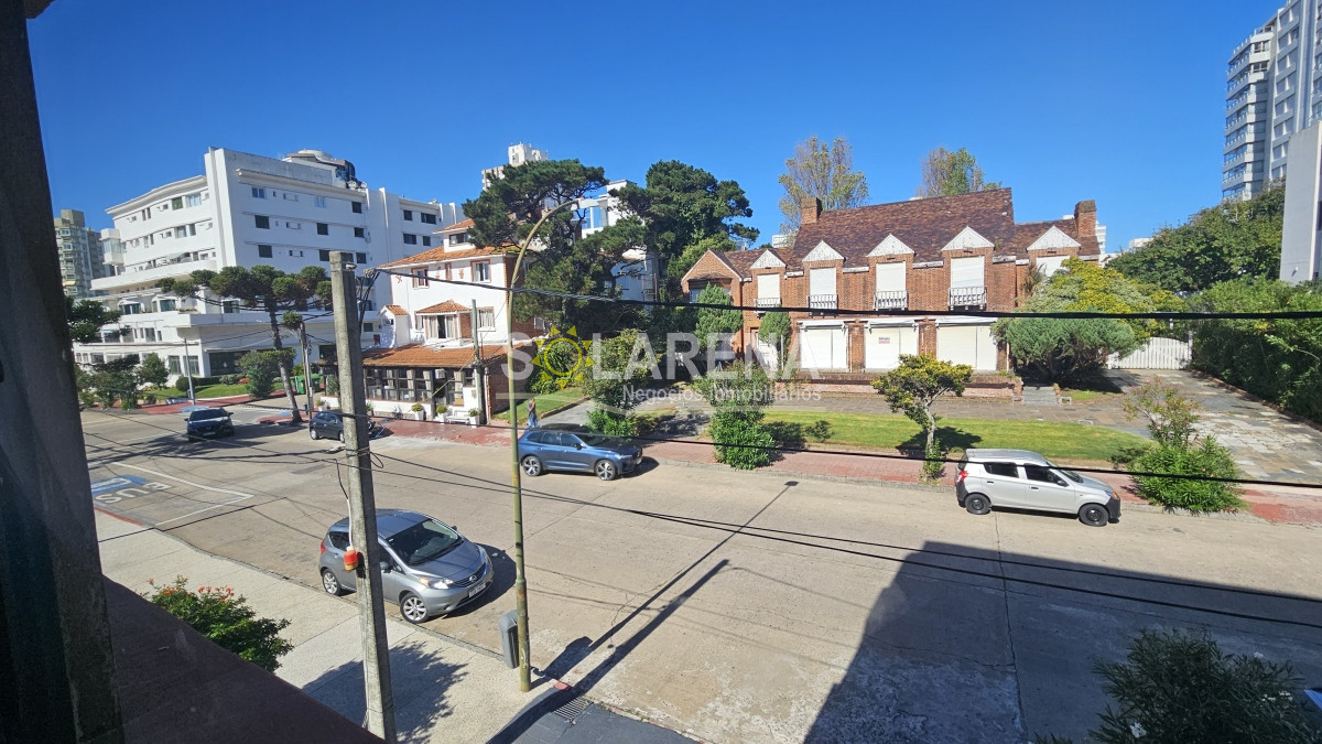 Apartamento ID.6480 - Edificio de 4 pisos con ascensor a una cuadra de la playa Mansa 