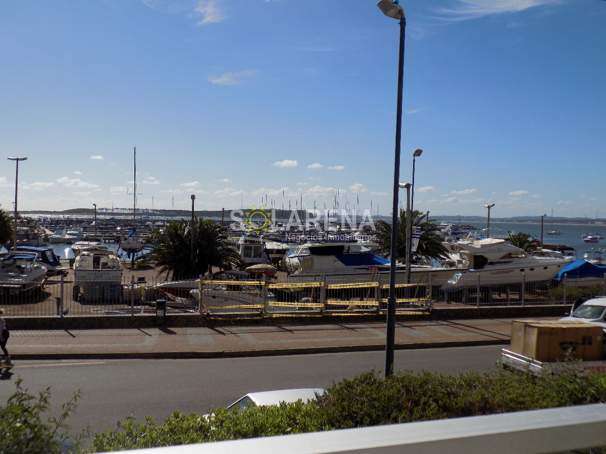Apartamento ID.296 - Edificio frente al puerto con vista directa al mar