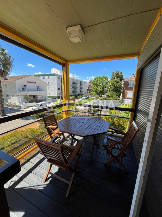 Hermoso apartamento en edificio bajo a dos cuadras del puerto - SOL89A